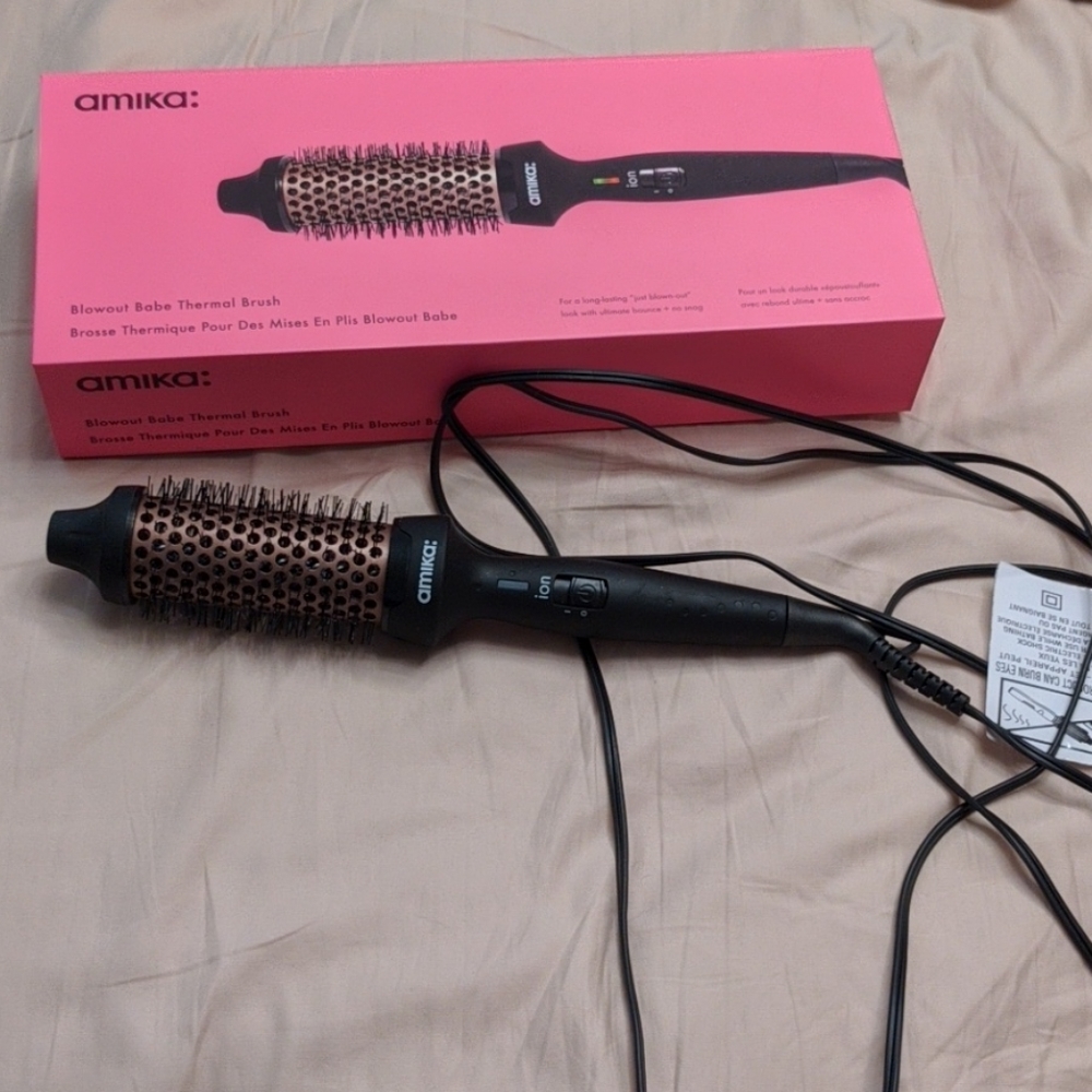 Like New Amika Blowout Brush